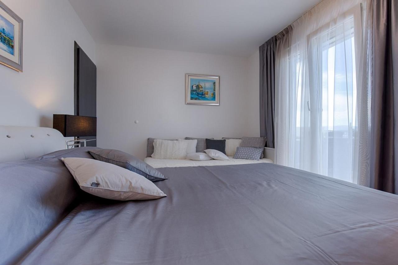 Holiday House Queens With Sea View Selce Esterno foto