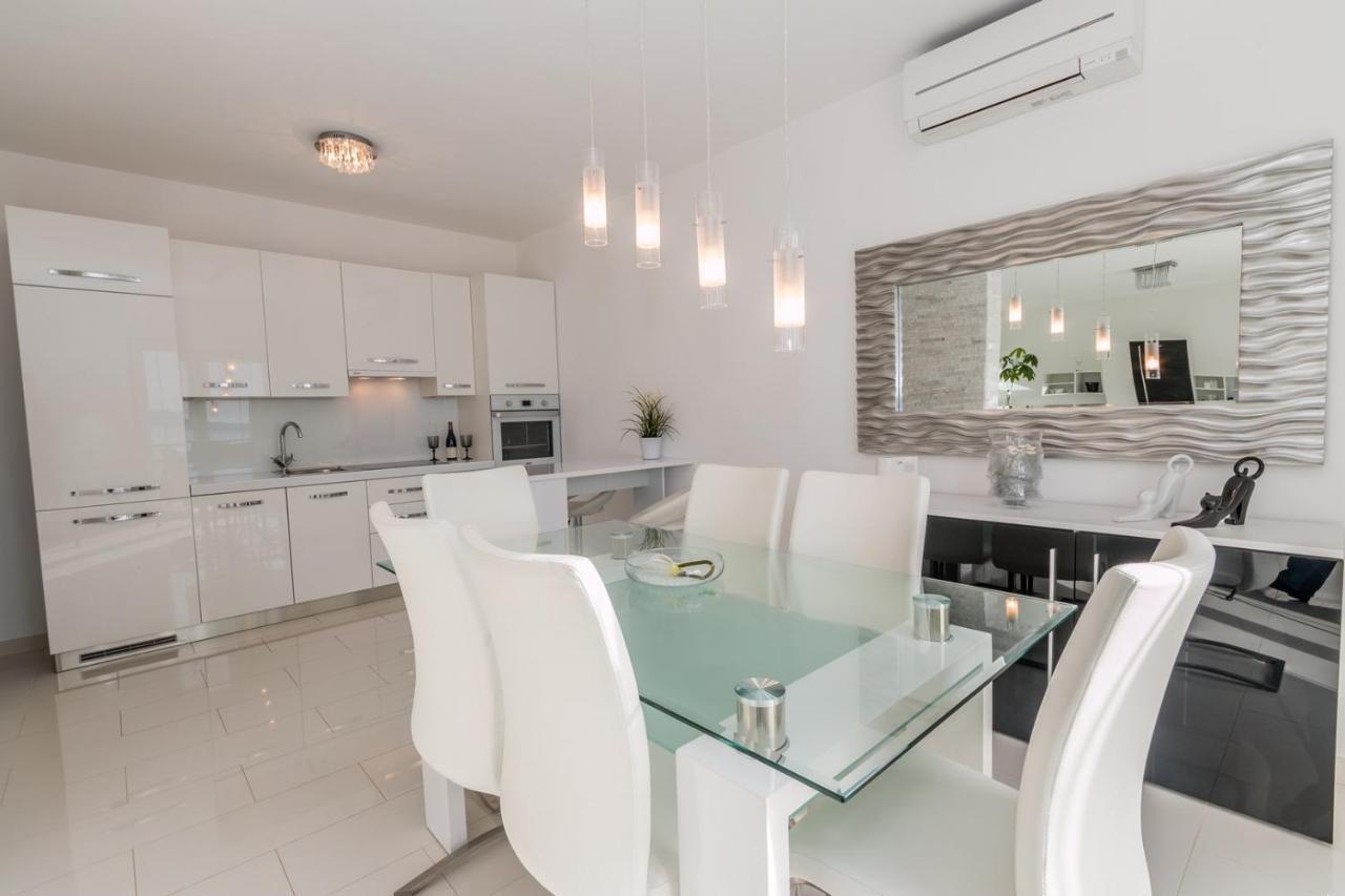 Holiday House Queens With Sea View Selce Esterno foto