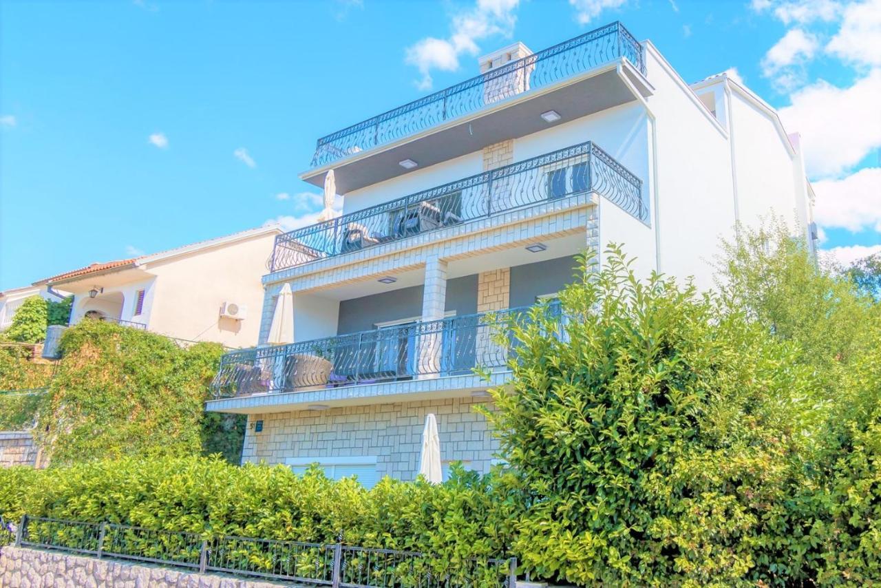 Holiday House Queens With Sea View Selce Esterno foto