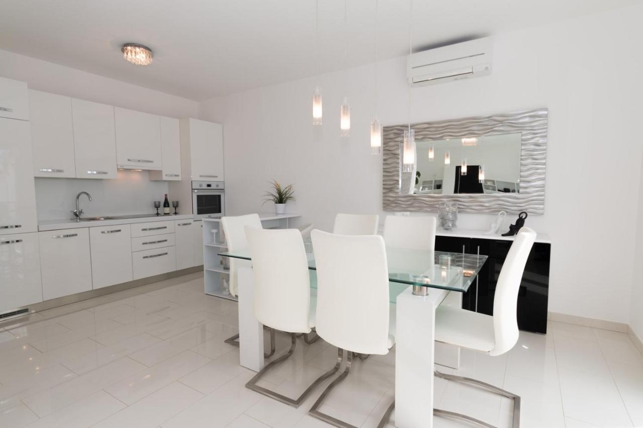 Holiday House Queens With Sea View Selce Esterno foto