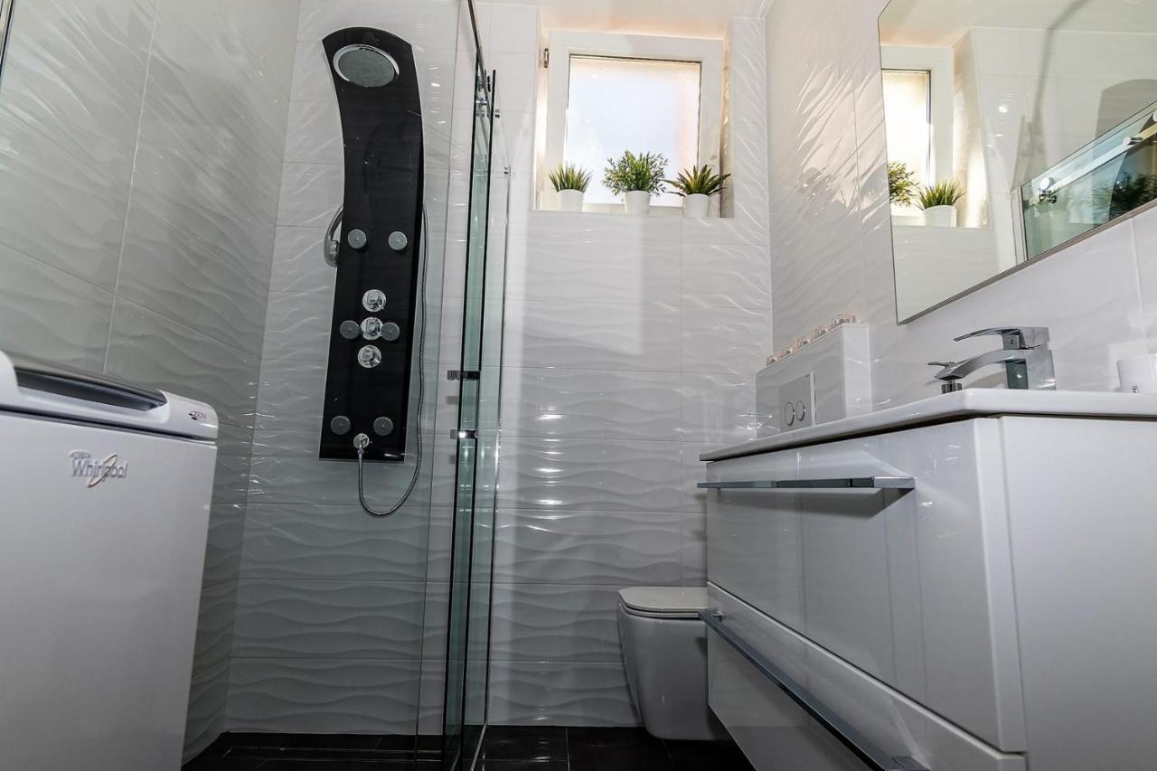 Holiday House Queens With Sea View Selce Esterno foto