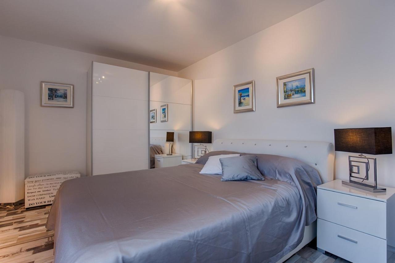 Holiday House Queens With Sea View Selce Esterno foto